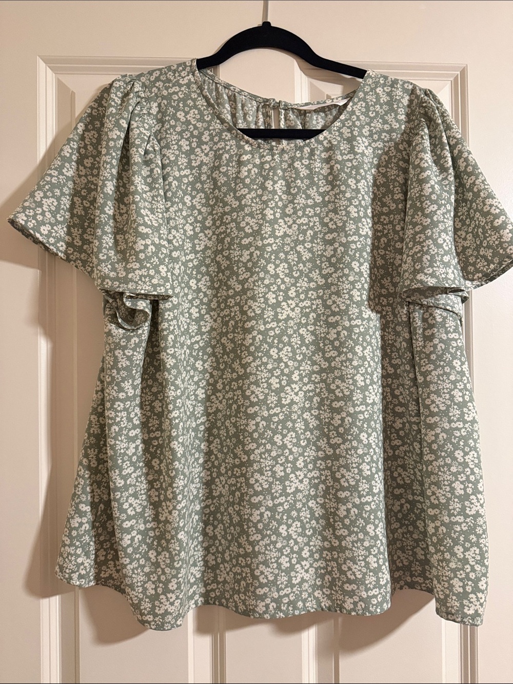LC Lauren Conrad Sage Green Floral Flutter Sleeve Top